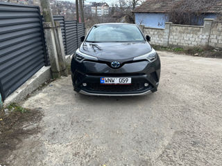 Toyota C-HR foto 2