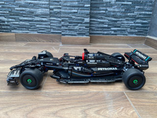 LEGO Technic Mercedes-AMG F1 W14 Petronas 2023 foto 5