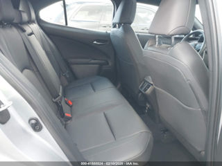 Lexus UX foto 7
