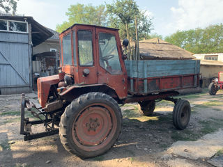 Se vinde tractor t-16