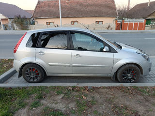 Ford Fiesta foto 4