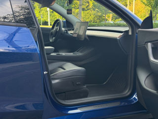 Tesla Model Y foto 8