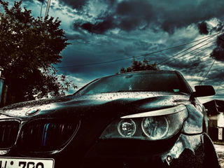 BMW 5 Series foto 2