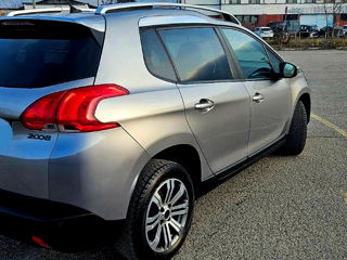 Peugeot 2008 foto 8