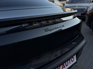 Porsche Taycan foto 9