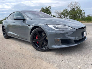 Tesla Model S foto 1