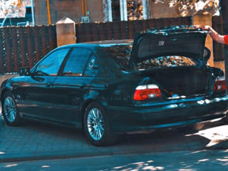 BMW 5 Series foto 4