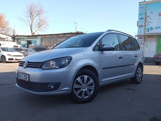 Volkswagen Touran foto 2