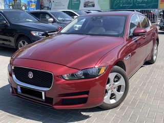 Jaguar XE foto 1