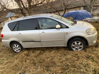 Toyota Avensis Verso foto 3