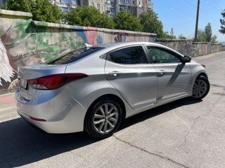 Hyundai Elantra foto 2