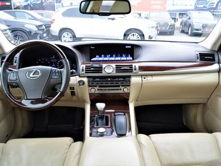 Lexus LS Series foto 8