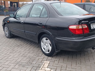 Nissan Almera foto 4