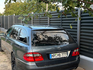 Mercedes E-Class foto 2