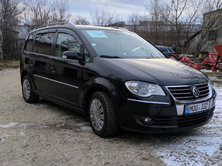 Volkswagen Touran foto 2