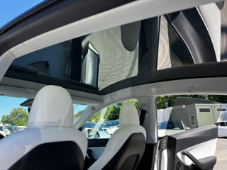 Tesla Model Y foto 17