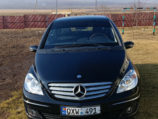 Mercedes B-Class foto 1