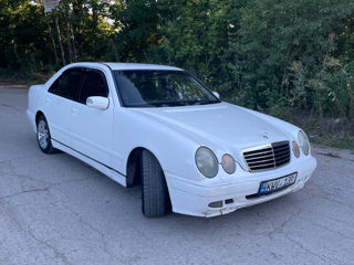 Mercedes E-Class foto 2