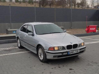 BMW 5 Series foto 3