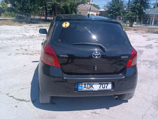 Toyota Yaris foto 2