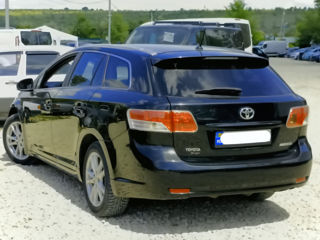 Toyota Avensis foto 2