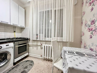 Apartament cu 2 camere, 55 m², Buiucani, Chișinău foto 3