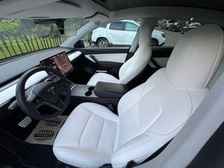 Tesla Model Y foto 7