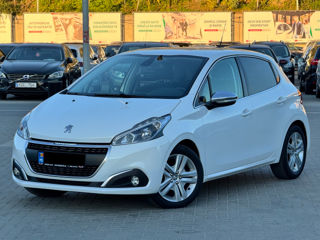 Peugeot 208 foto 3