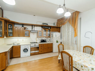 Apartament cu 3 camere, 110 m², Buiucani, Chișinău foto 6