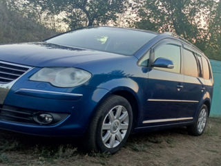 Volkswagen Touran foto 2