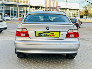 BMW 5 Series foto 4