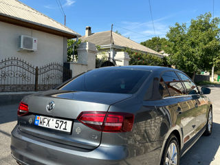 Volkswagen Jetta foto 7