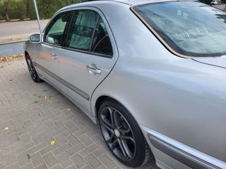 Mercedes E-Class foto 2