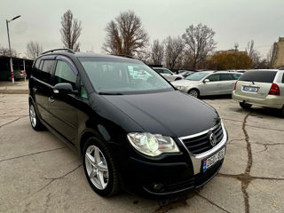 Volkswagen Touran foto 3