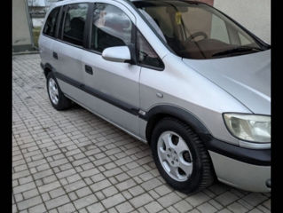 Opel Zafira foto 2