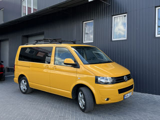 Volkswagen Caravelle foto 1