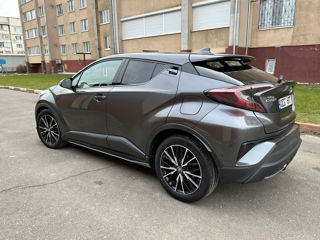 Toyota C-HR foto 8