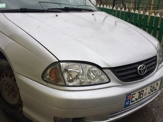 Toyota Avensis foto 3