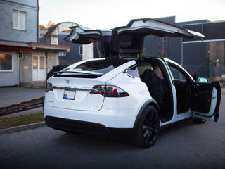 Tesla Model X foto 6