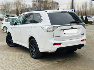 Mitsubishi Outlander foto 2