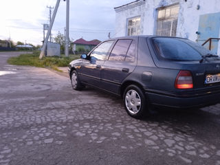 Nissan Sunny foto 2