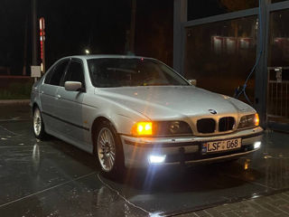 BMW 5 Series foto 2