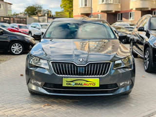 Skoda Superb foto 1