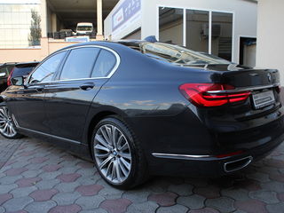 BMW 7 Series foto 3