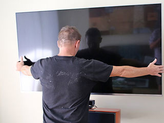 Установить телевизор на стену. Instalarea tv pe perete. Montarea televizorului pe perete. фото 1