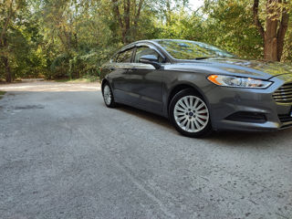 Ford Fusion foto 2