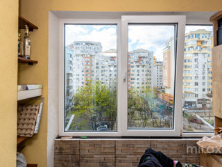 Apartament cu 3 camere, 98 m², Buiucani, Chișinău foto 2