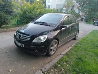 Mercedes B-Class foto 1