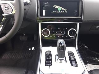 Jaguar XE foto 7