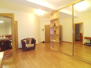 Apartament cu 2 camere, 90 m², Centru, Chișinău foto 3